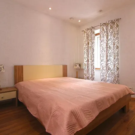 Adnan 2229 * Пула